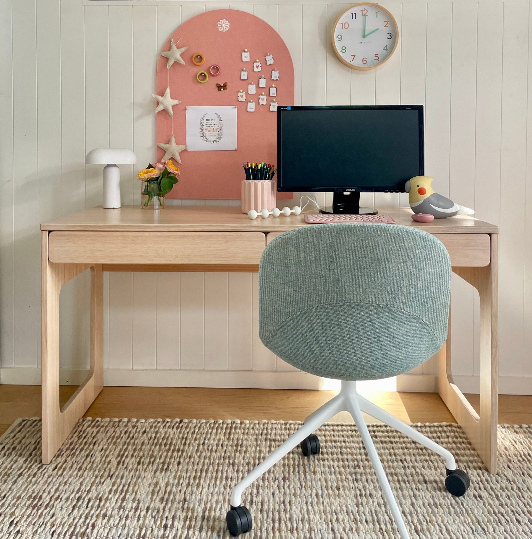 Arch Pin Board for kids’ study spaces, designed for pinning homework, photos, and creative ideas in a neat and stylish way.