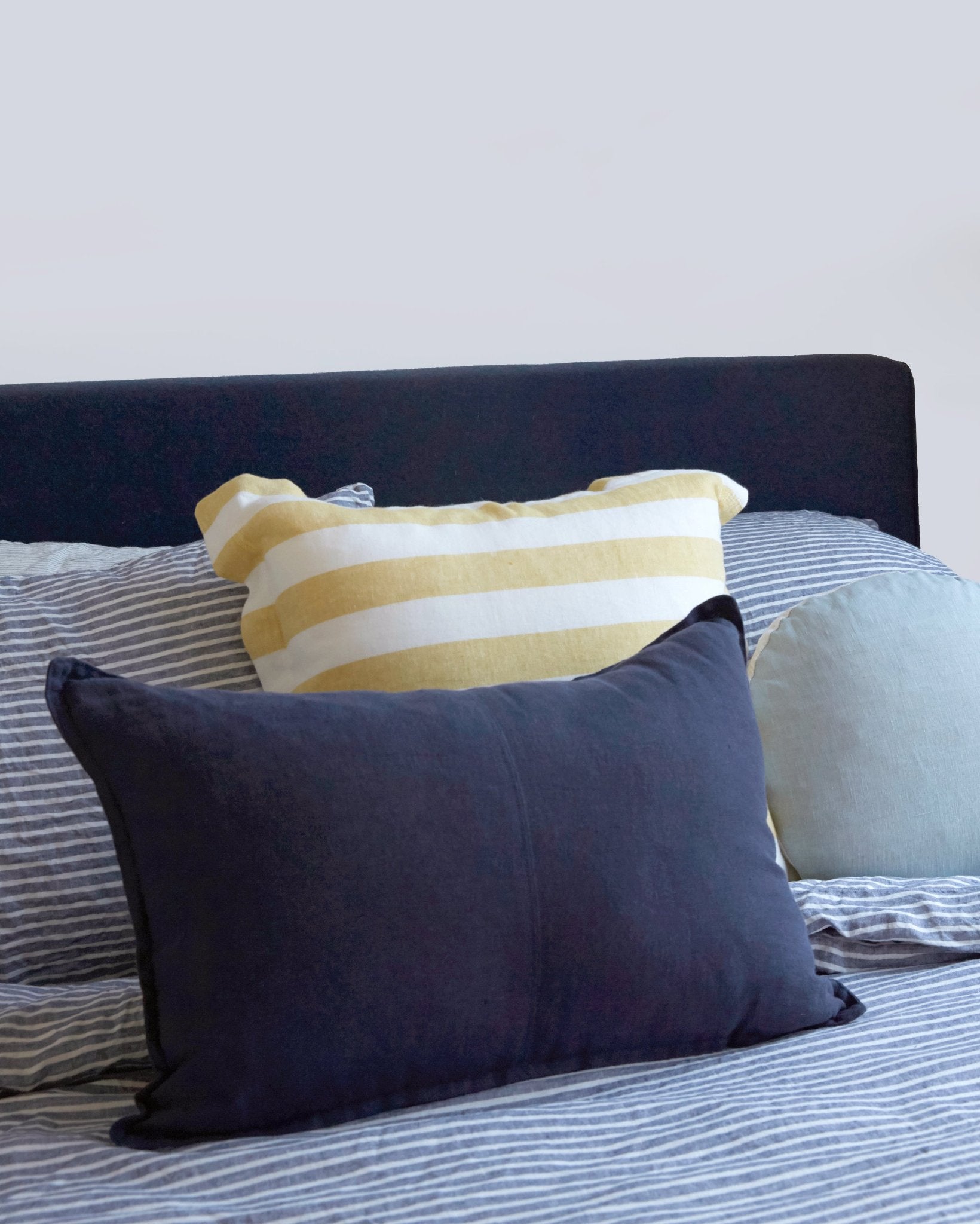 COMO LINEN LUMBAR CUSHION