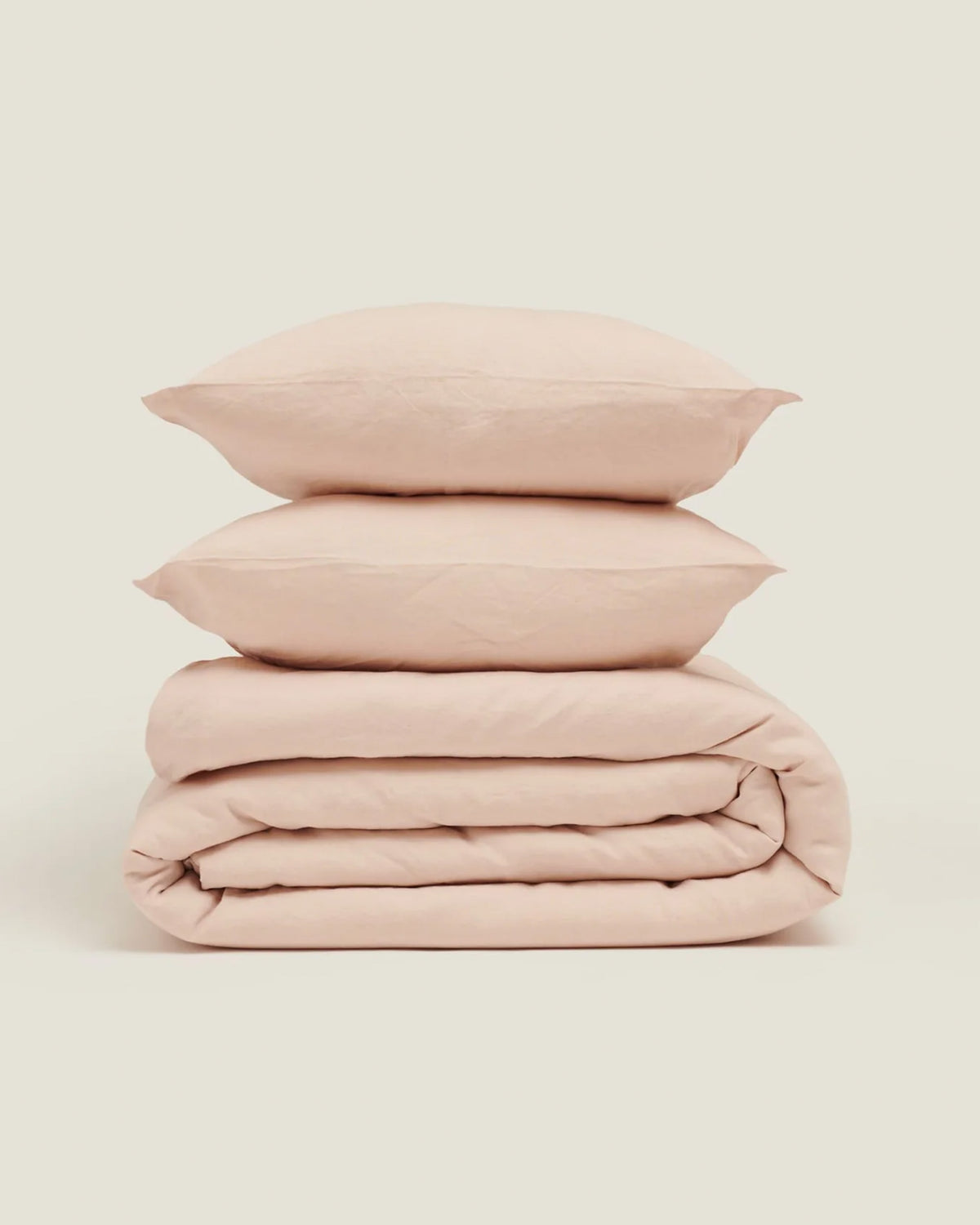 Bring a beautiful blush into your kids bedrooms with this Blush Duvet Set. 100% French linen finished with a cute tie detail to create a natural look and to ensure making your kids' bed is easy.  Available in Single, King Single/Double and Queen sizes.