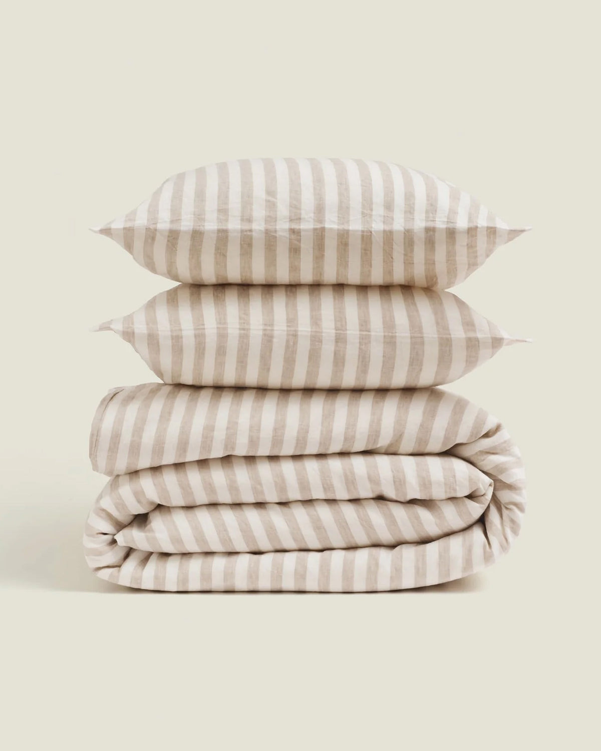 Bring warmth and sophistication into your kids bedrooms with this Natural Wide Stripe Duvet Set. 100% French linen finished with a cute tie detail to create a natural look and to ensure making your kids' bed is easy.  Available in single, king single/double and queen sizes.