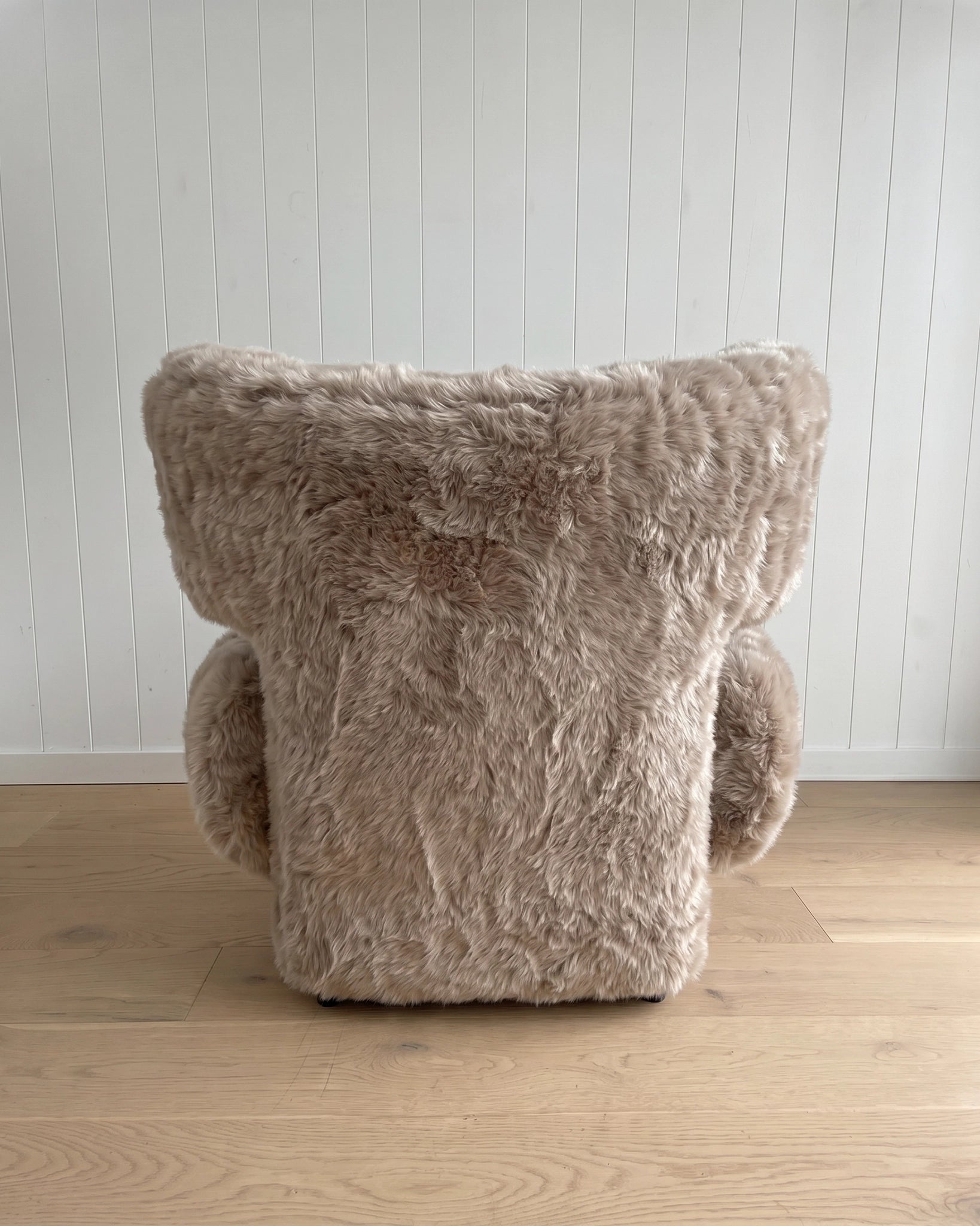 HARE CHAIR