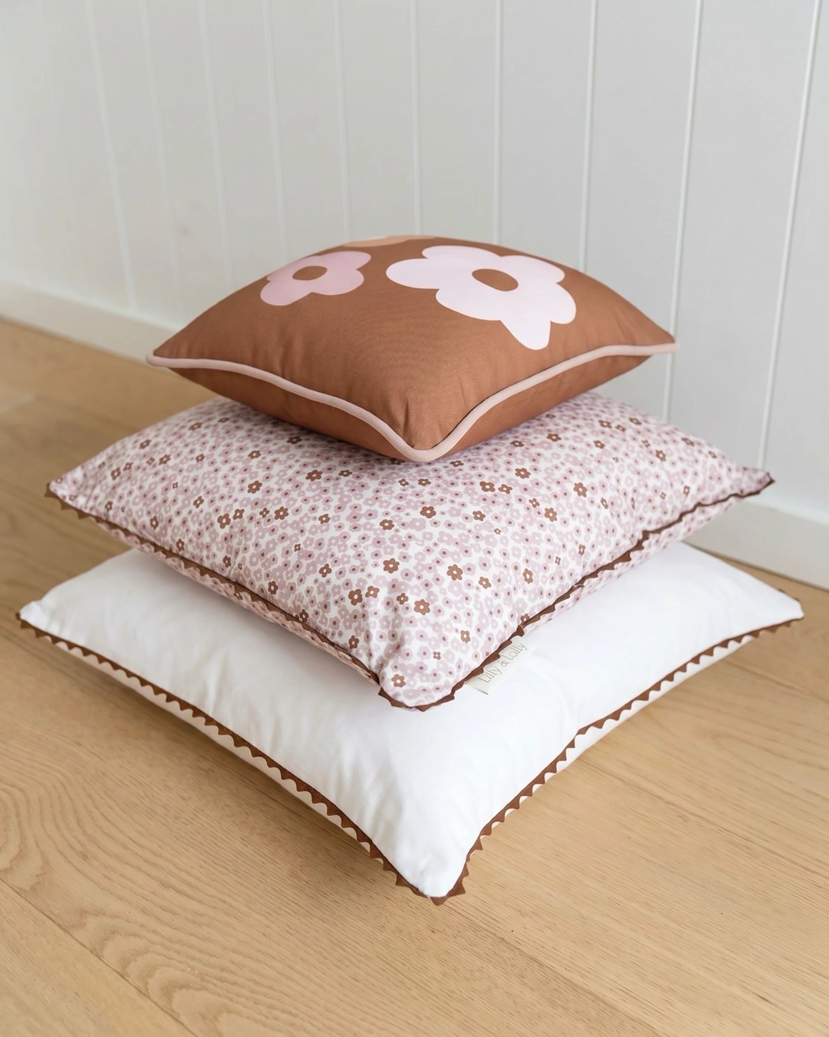 DAISY STEM CUSHION