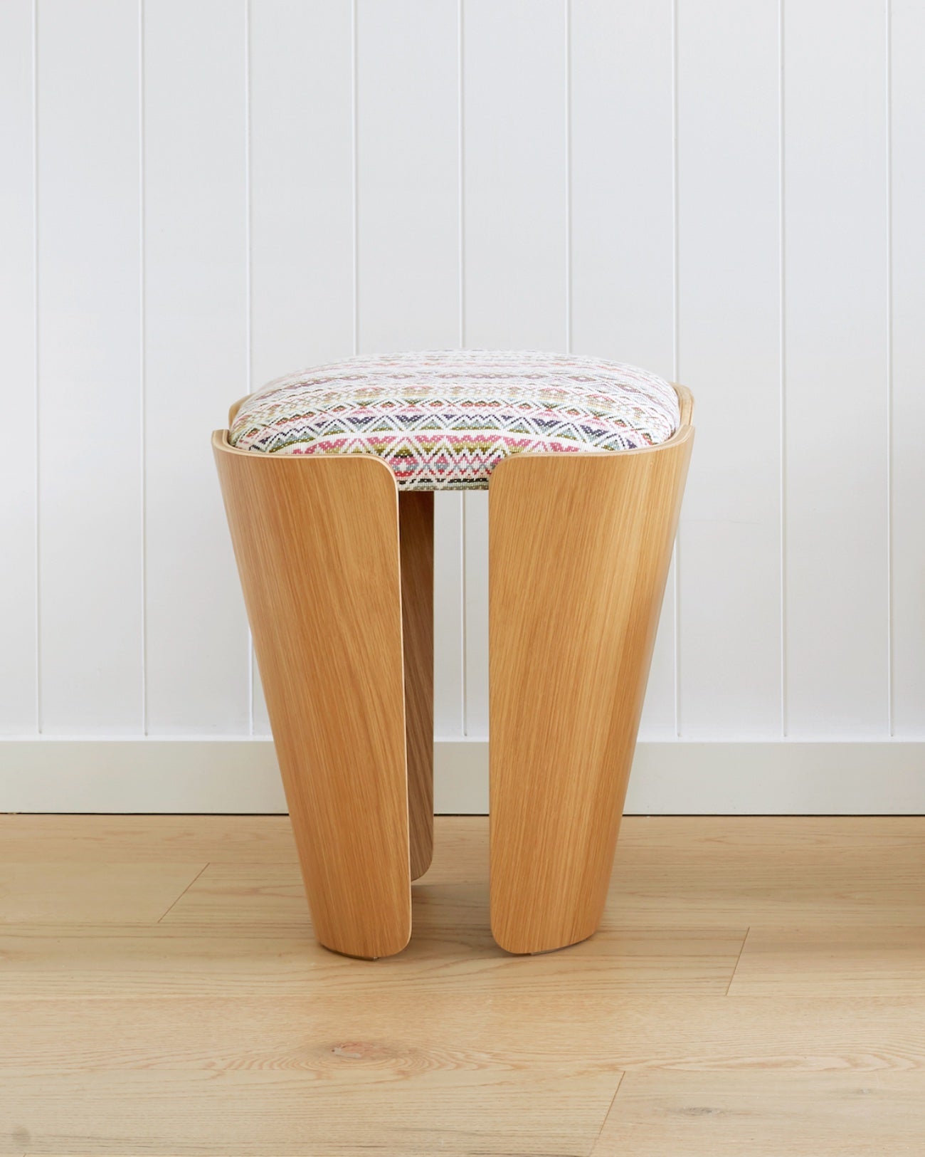 TULIPA NATURAL STOOL