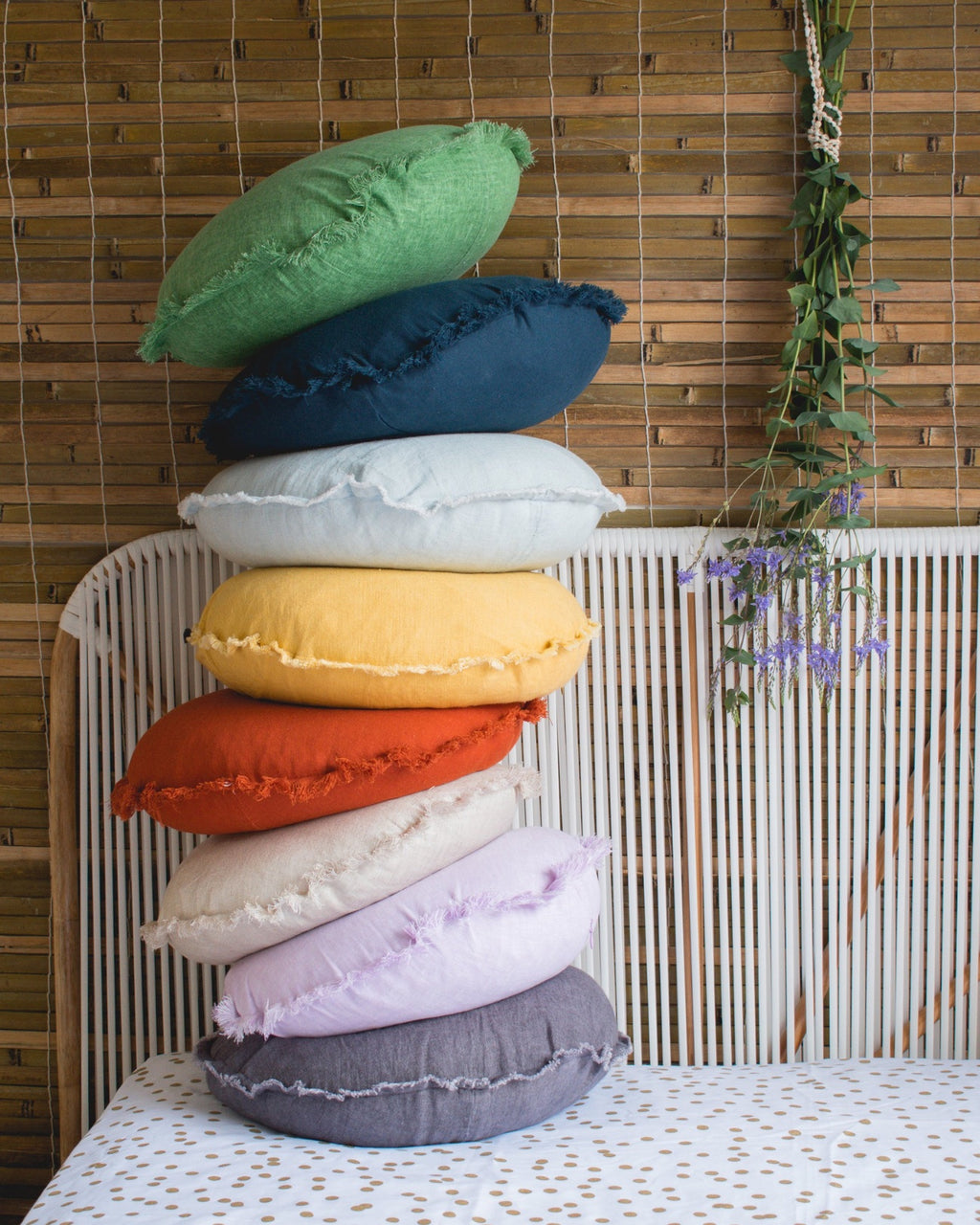 Round store linen cushion