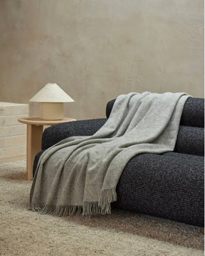 NEVIS WOOLLEN THROW