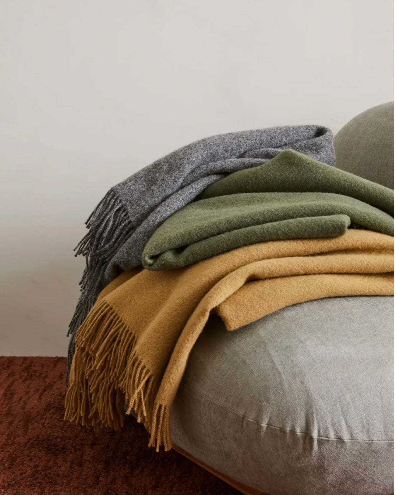 NEVIS WOOLLEN THROW