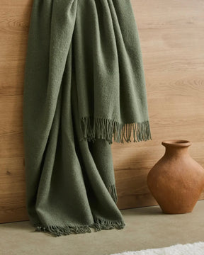 NEVIS WOOLLEN THROW