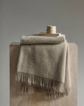 NEVIS WOOLLEN THROW