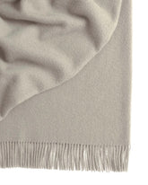 NEVIS WOOLLEN THROW
