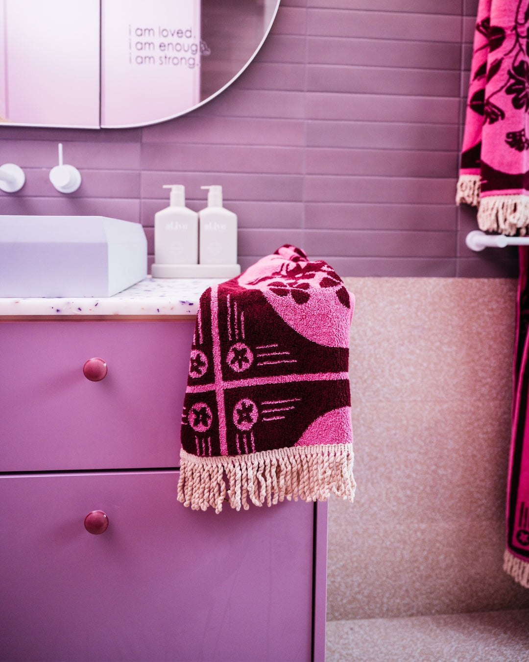 TILT GLOSS HANDLE | HOOK