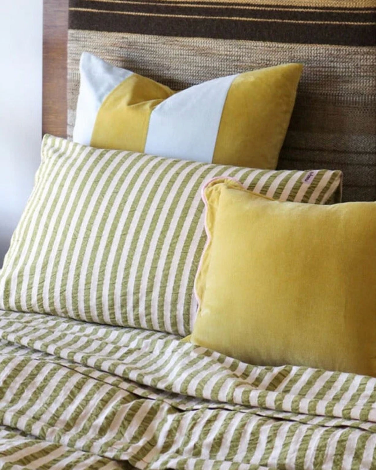 VELVET STRIPE CUSHION