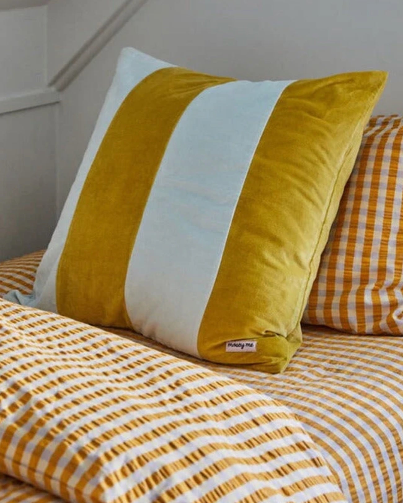 VELVET STRIPE CUSHION