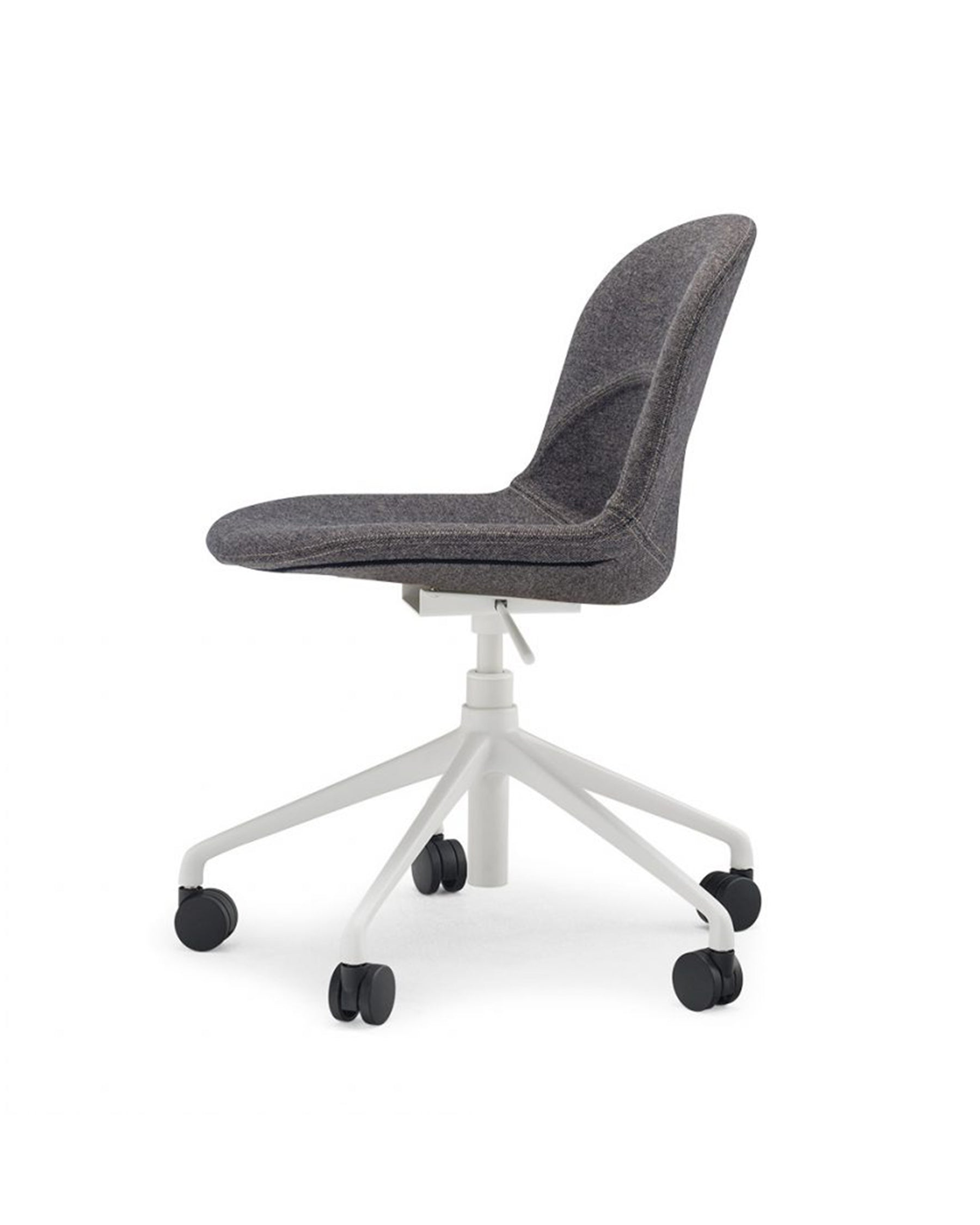 Lunar is a flexible and versatile seating solution designed for the comfort of sitting at a desk.   With a clean, relaxed aesthetic, the chair features soft curvaceous lines produced through injected 3D foam technology. This unique production method allows for greater contouring of form, resulting in a flowing organic shape with superior comfort and individuality in design.