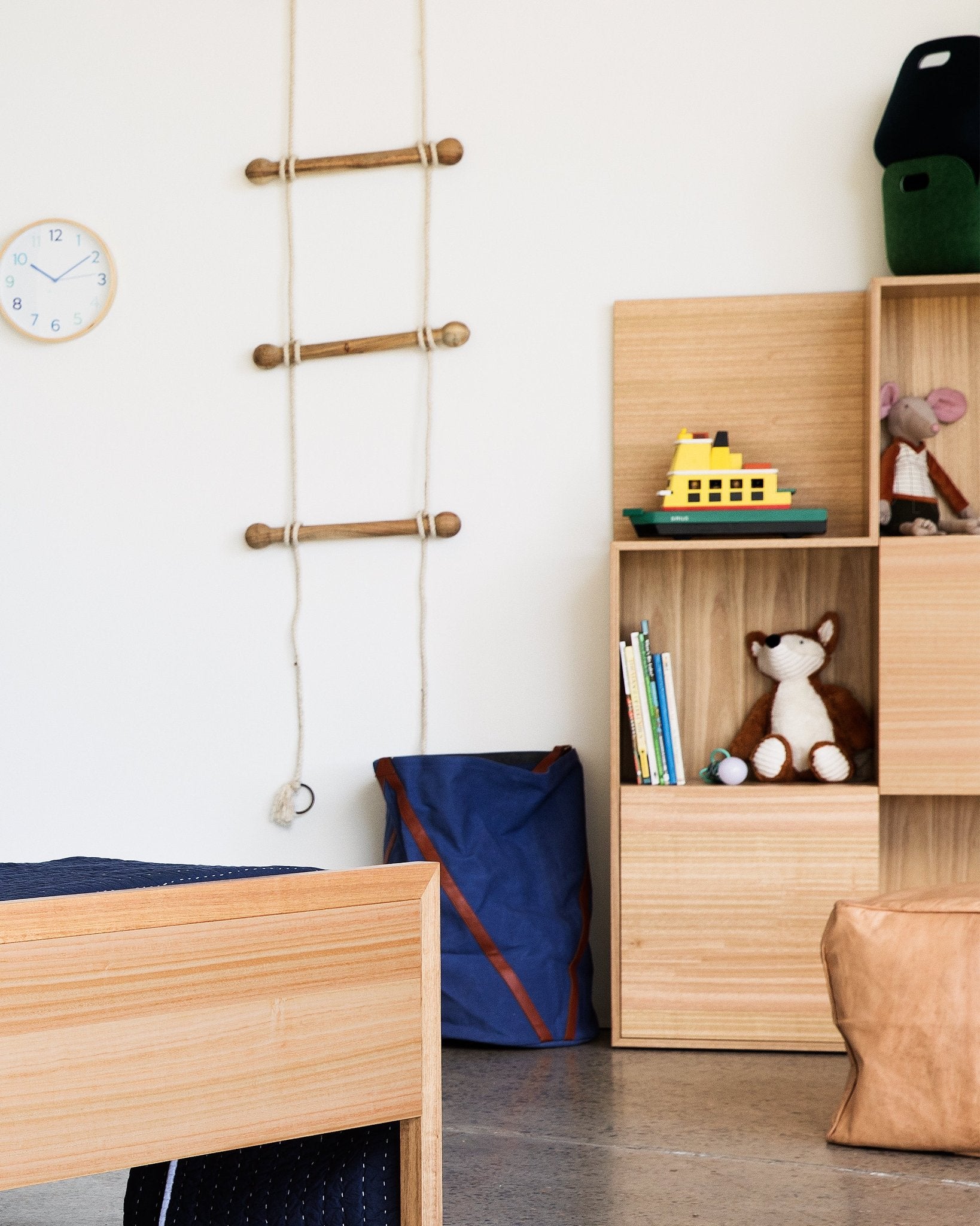 OAK BOX TIMBER BOOKCASE