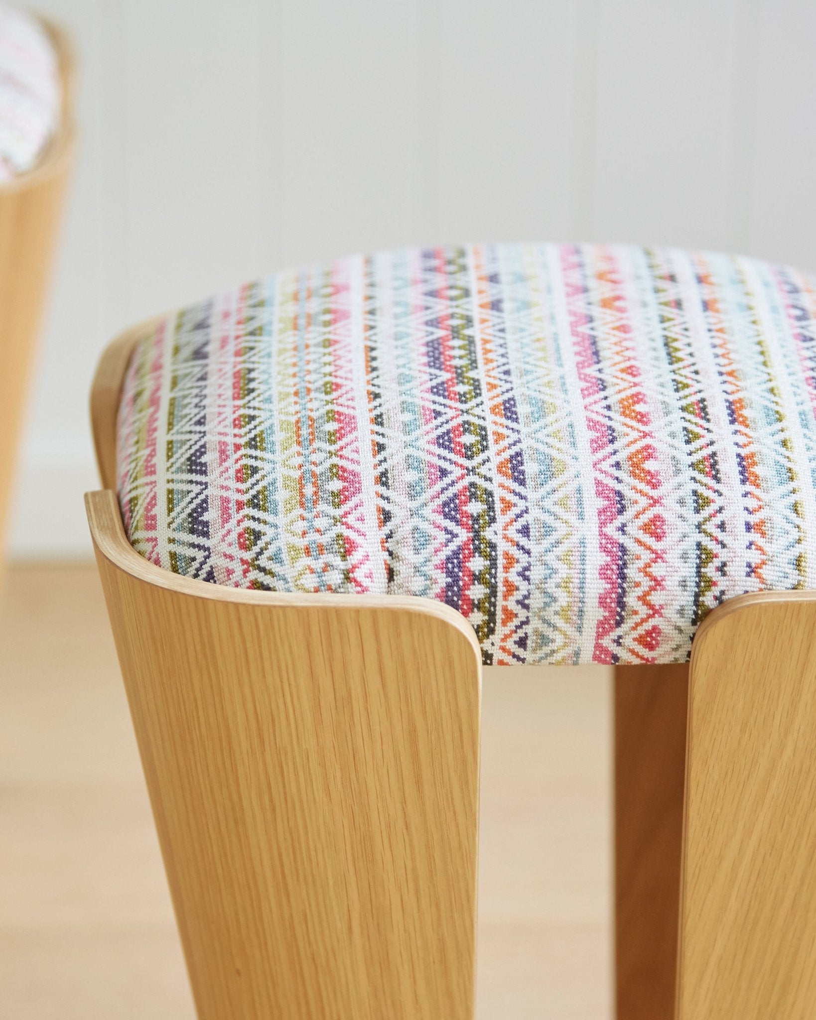 TULIPA NATURAL STOOL